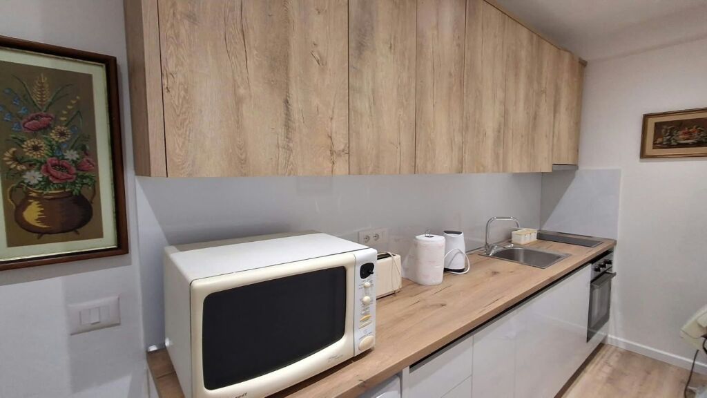 🏡 JEPET ME QIRA APARTAMENT 1+1 – RRUGA E BARRIKADAVE