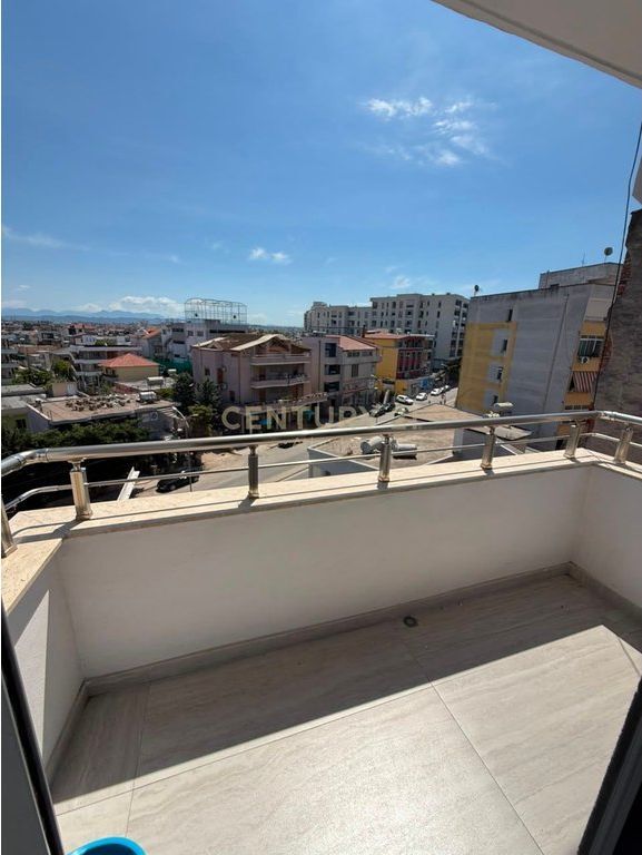 SHITET SUPER APARTAMENT 2+1 I INVESTUAR NË ÇDO DETAJ – HYRJA E DURRËSIT 130,000 € PALLAT EKZISTUES