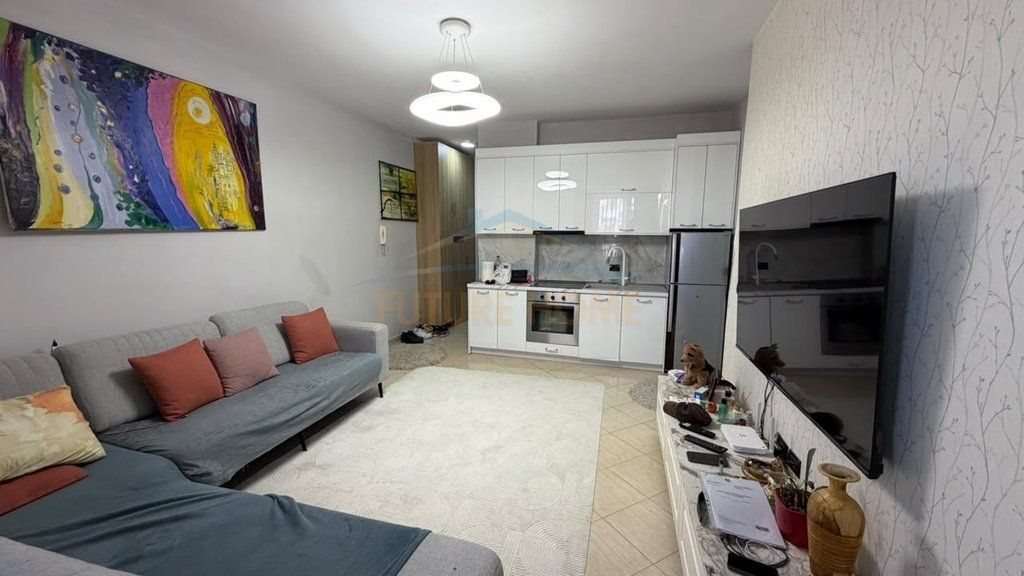 Shes apartament 1+1 për shitje, në Yzberisht