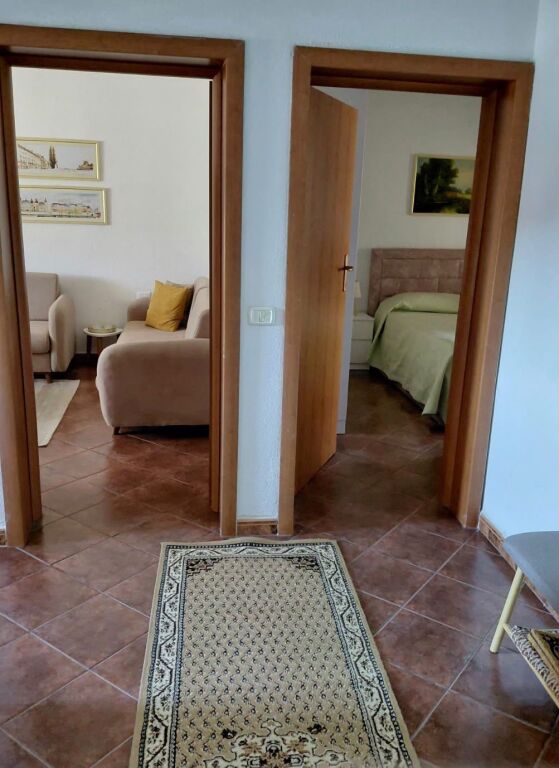 Vicino al Liceo, si affitta appartamento 2+1+Blk.