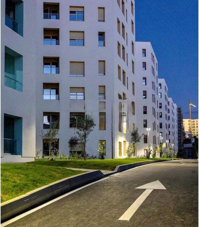 VENDESI APPARTAMENTO 1+1 NEL COMPLESSO KADIU- ALI DEM !! 94,000 € 8,600,000 Lekë