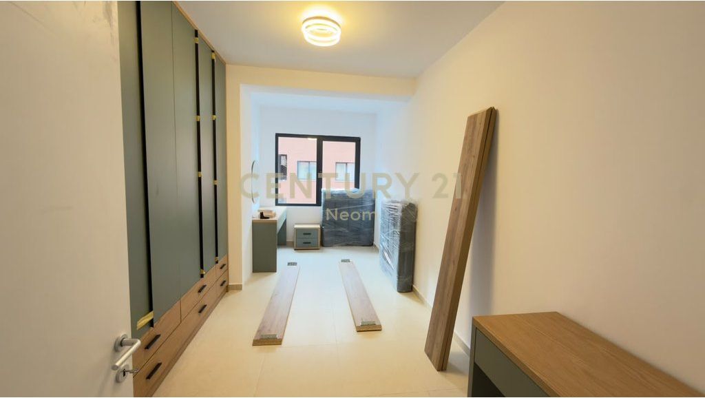 APARTAMENT 2+1+2 ME QERA | 130 M² | XHELUKS , RRUGA E ELBASANIT Prane Liqenit