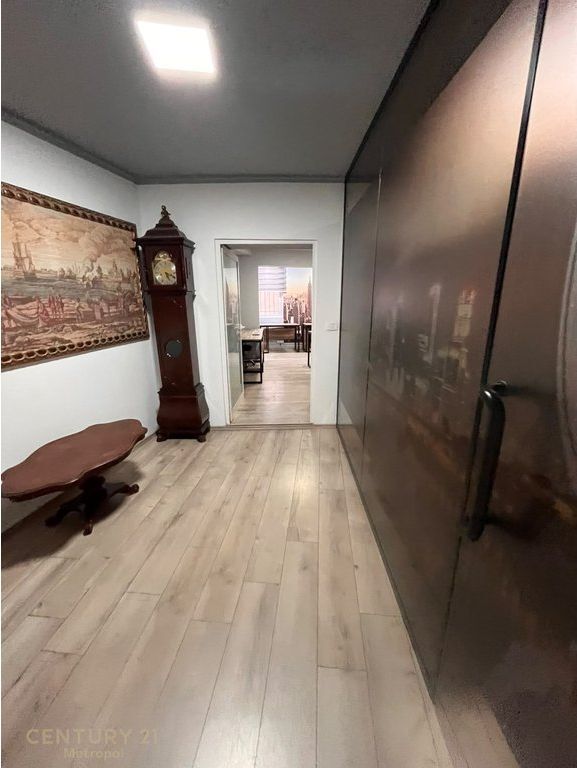 Office for rent at Piazza
