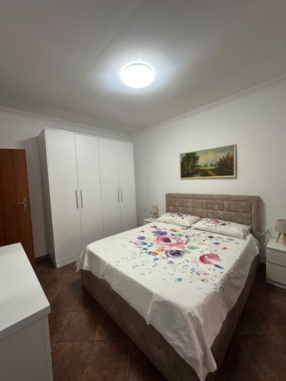 Apartament 2+1+ Ballkon me qira – Pranë Liceut Artistik !