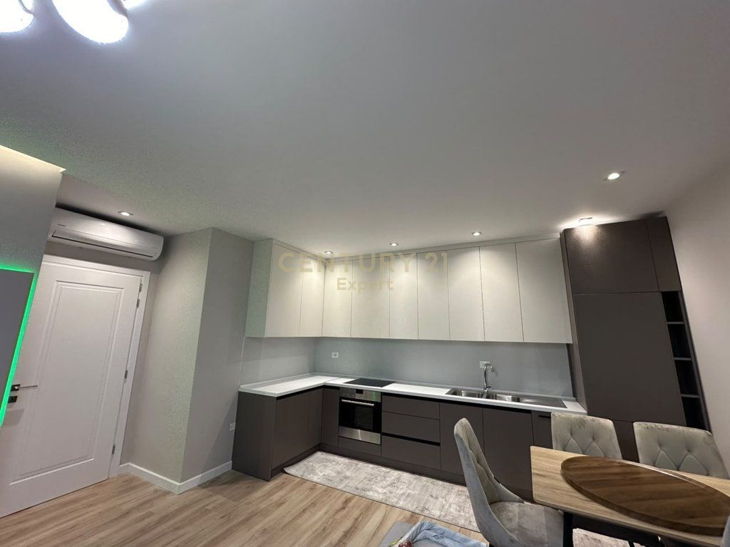 APARTAMENT 2+1+POST PARKIMI PER QIRA TEK ISH FUSHA E AVIACIONIT