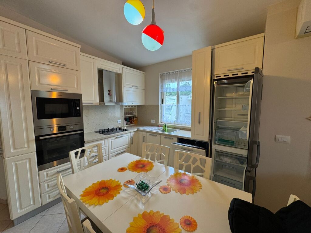🏡✨ SHITET APARTAMENT NË REZIDENCËN LURA 1 – GJIRI I LALZIT 🌊