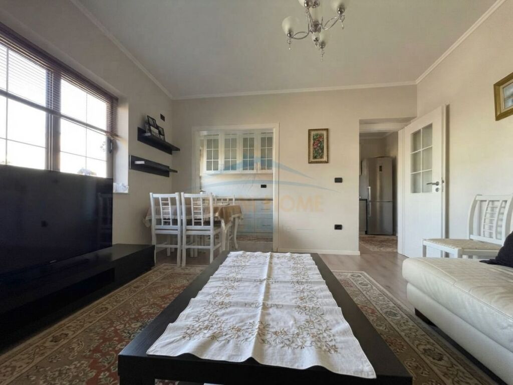 Shitet, Apartament 2+1, Rruga Fortuzi, Tirane .