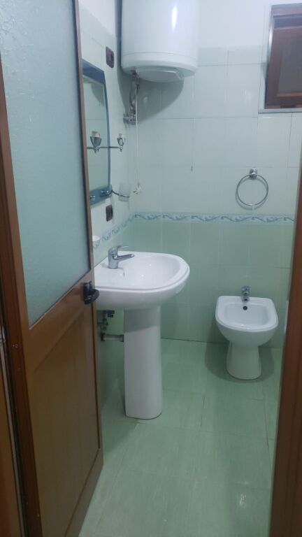 Jepet me qira 1+1 LAPRAKE PAS SPITALIT USHTARAK 400 mije leke