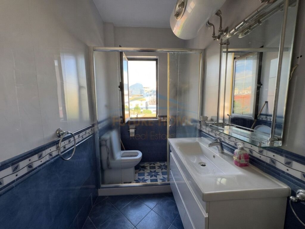 Shitet, Apartament 2+1, Rruga Fortuzi, Tirane .