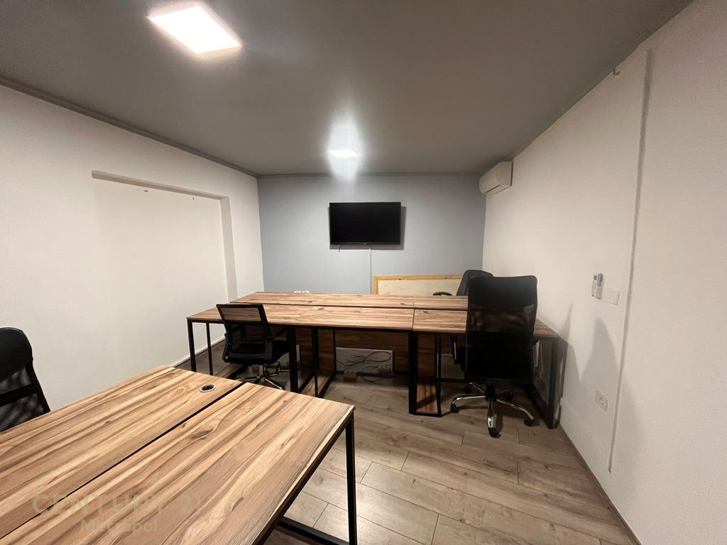 Office for rent at Piazza