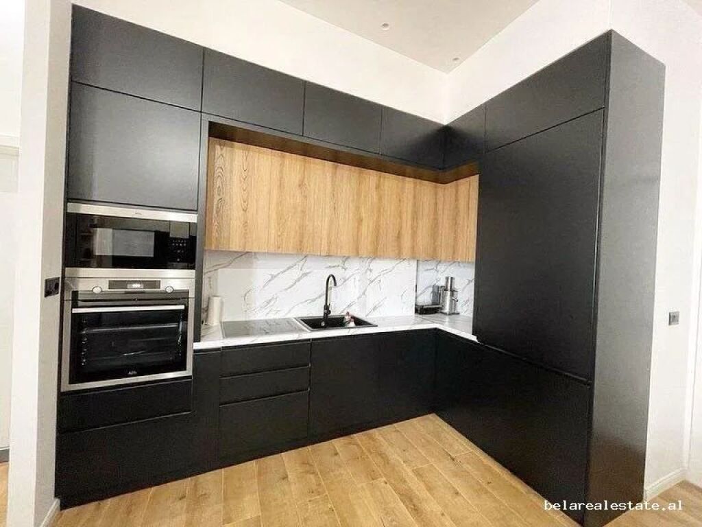 Apartament me qera 2+1 tek Komuna e Parisit (ID B220624) Tirane