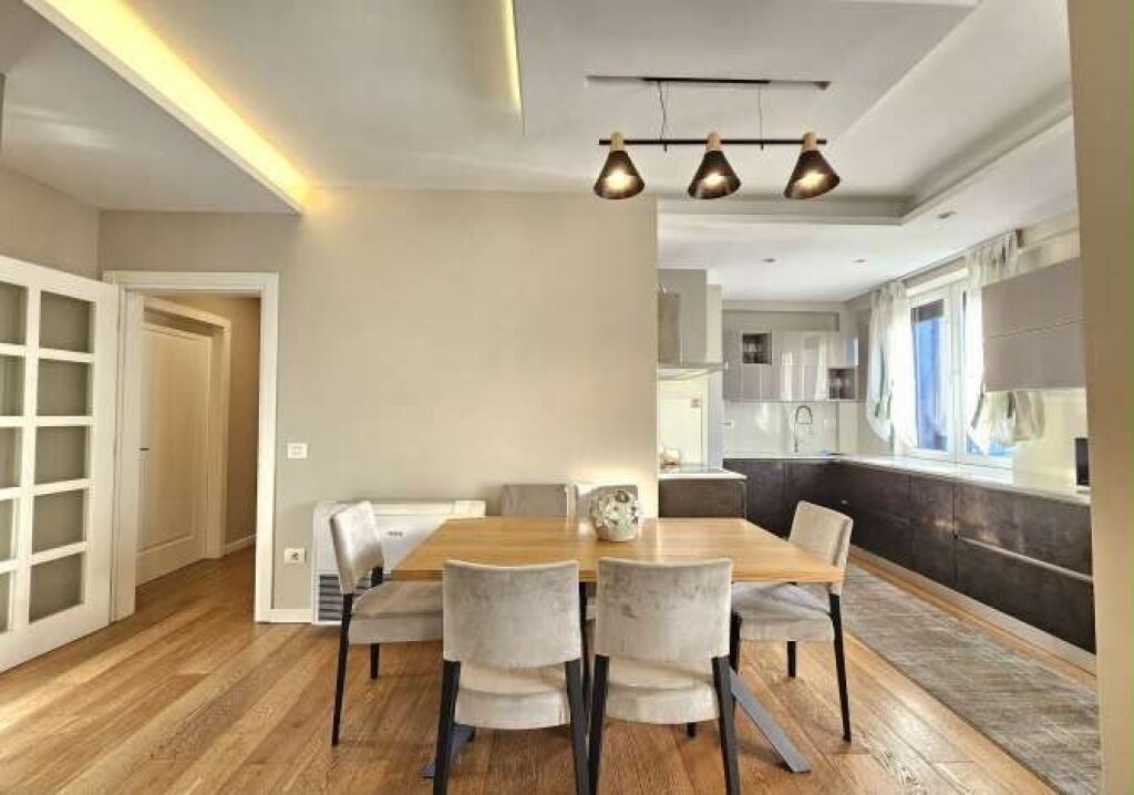 🏡 Appartamento 2+1 in affitto 📍 Myslym Shyri, vicino al Centro di Tirana ✨