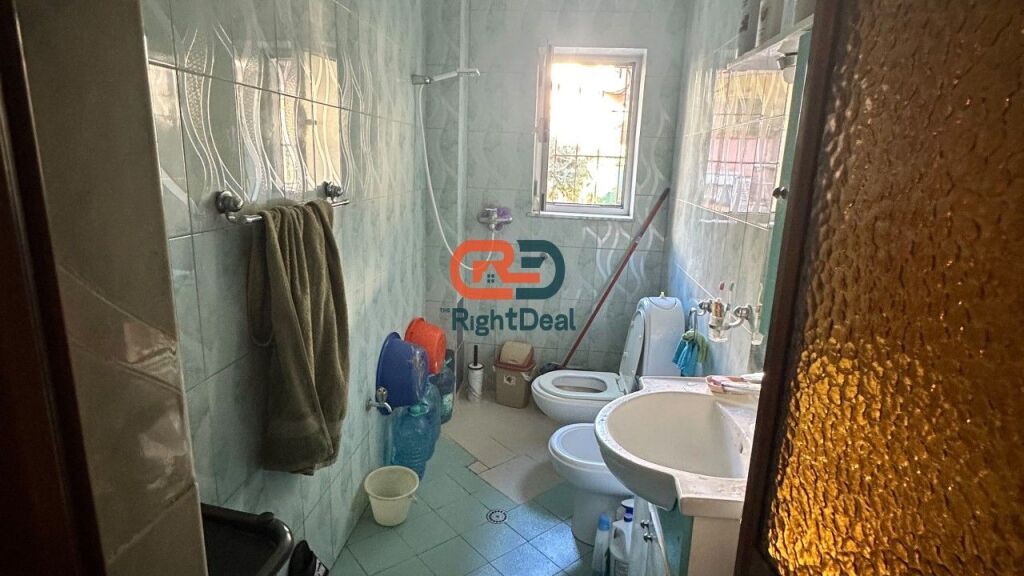 Tek Stadiumi Dinamo, Shitet Apartament 2+1 Per Biznes !!