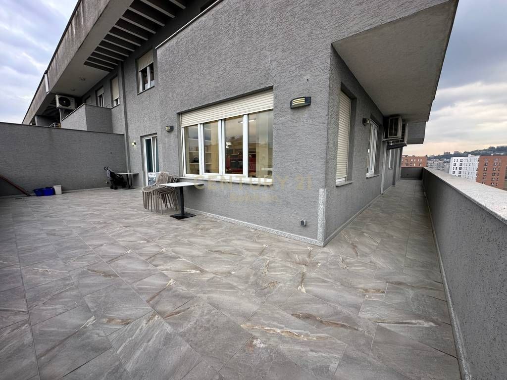 APARTAMENT 3+1+2+ VERANDE PER SHITJE PRANE VILES L !