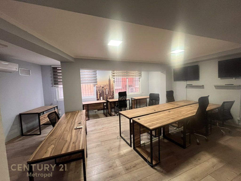 Office for rent at Piazza
