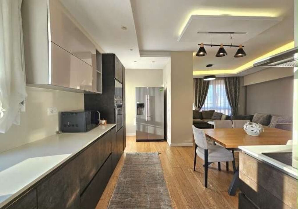 🏡 Appartamento 2+1 in affitto 📍 Myslym Shyri, vicino al Centro di Tirana ✨