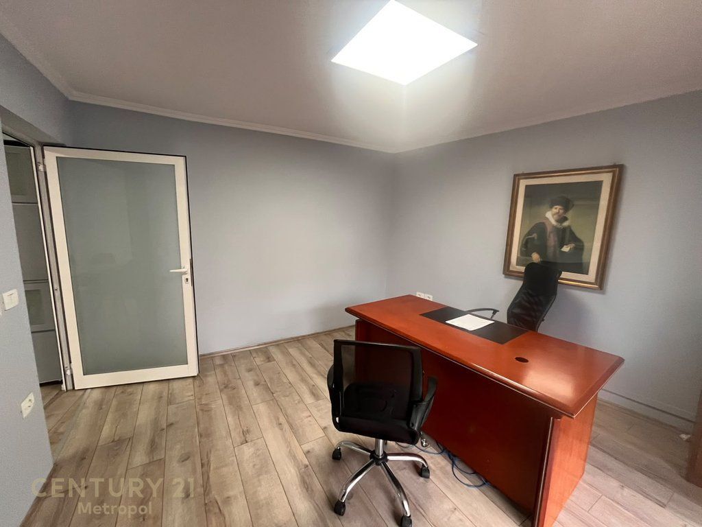Office for rent at Piazza