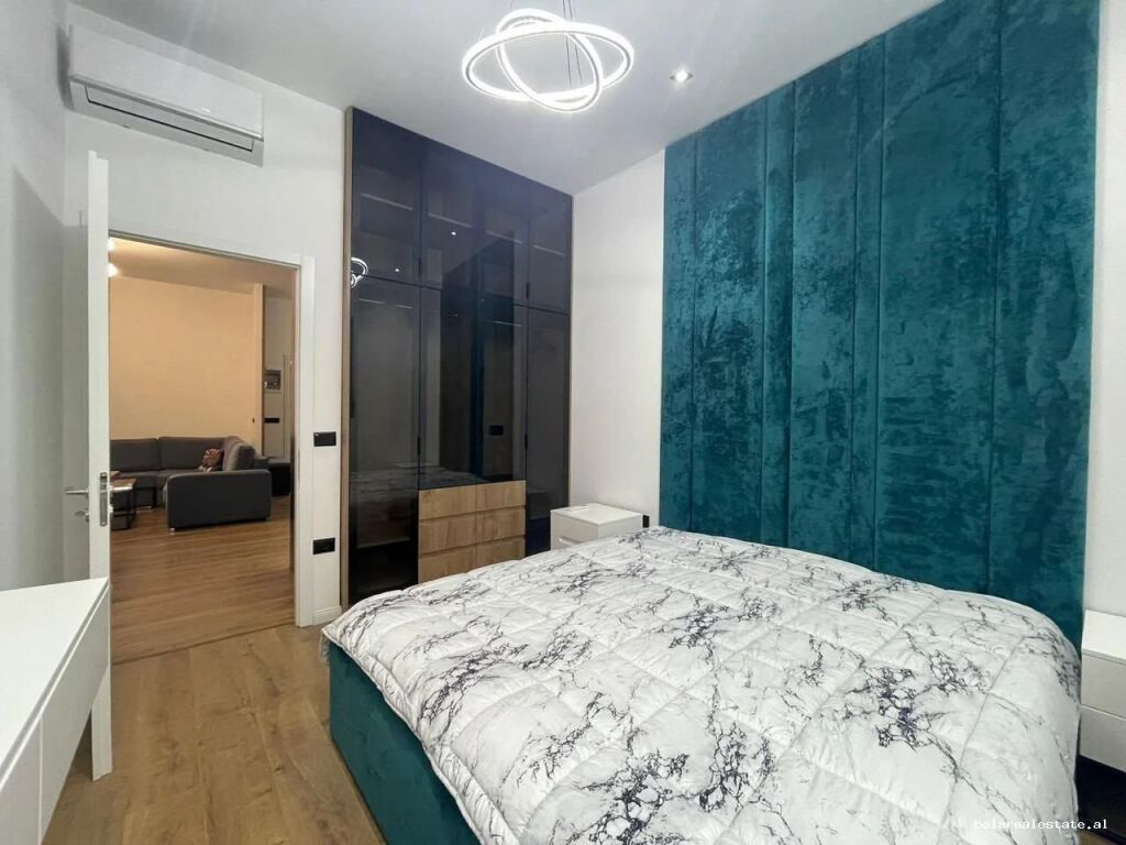 Apartament me qera 2+1 tek Komuna e Parisit (ID B220624) Tirane