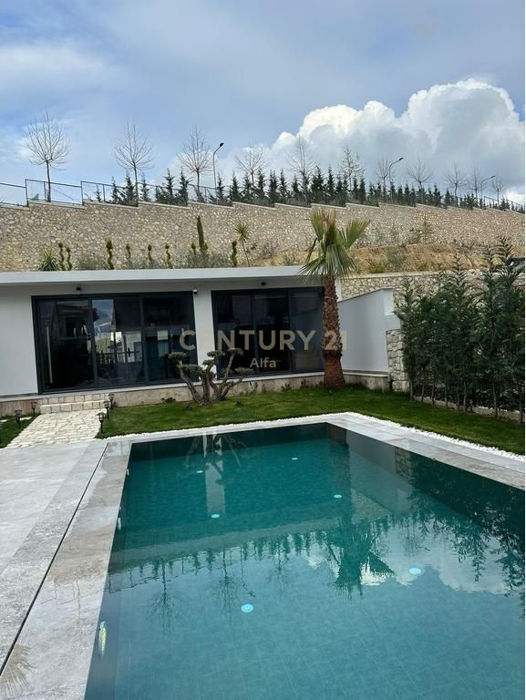 Dupleks con piscina in affitto vicino a TEG