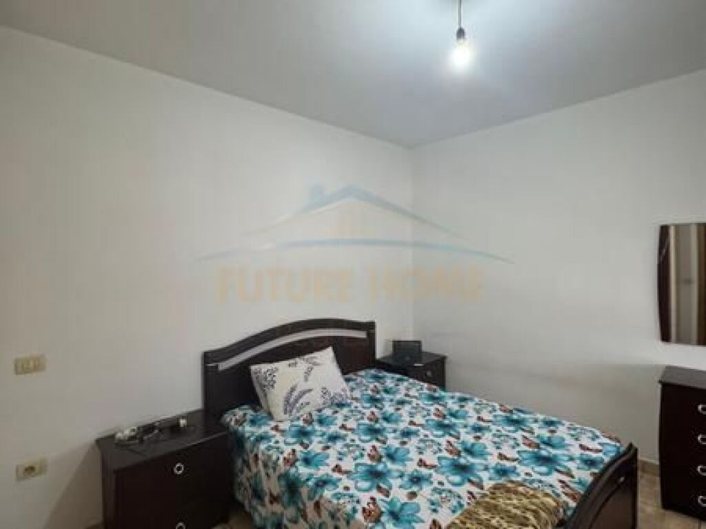 Shitet , Apartament 2+1, Rruga Shefqet Kuka , Fresk