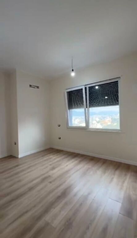 Shitet apartament 1+1 tek Rezidenca Henke , prane Spitalit Amerikan 3 , Yzberisht , Misto Mame , Pallati me Shigjeta , Astir , Unaza e Re .