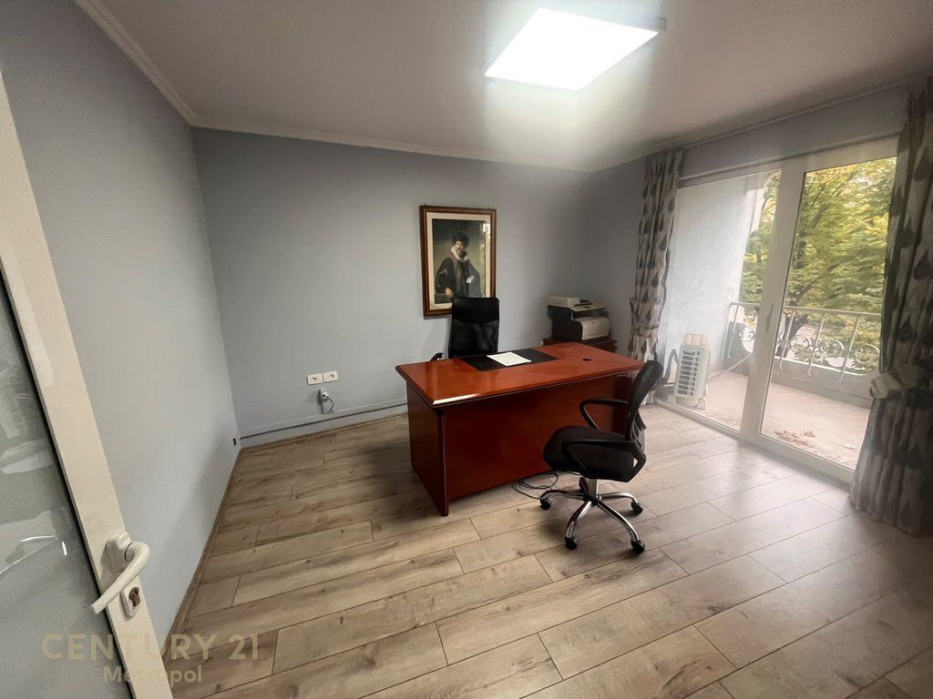 Office for rent at Piazza