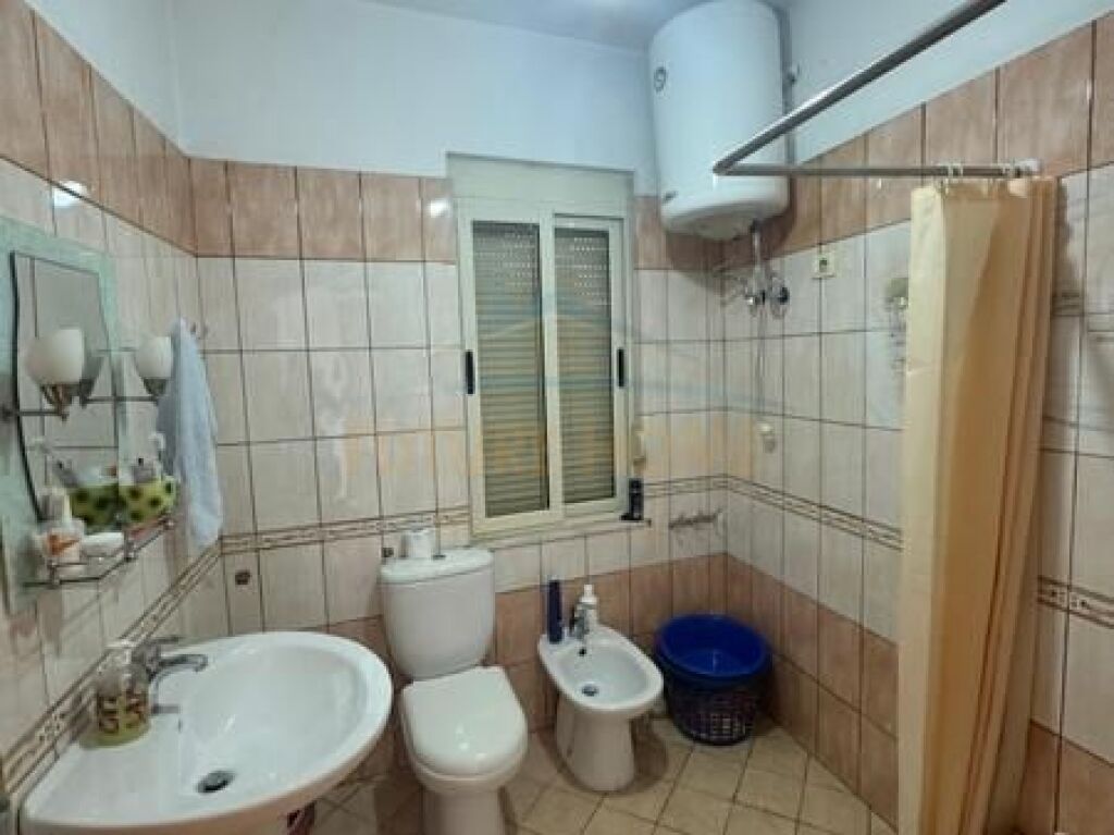 Shitet , Apartament 2+1, Rruga Shefqet Kuka , Fresk