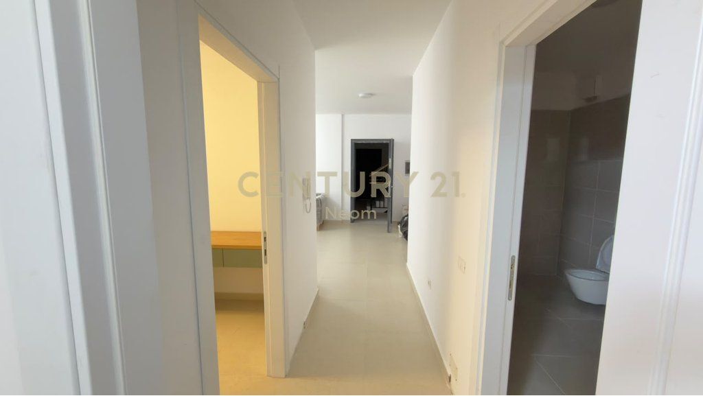 APARTAMENT 2+1+2 ME QERA | 130 M² | XHELUKS , RRUGA E ELBASANIT Prane Liqenit