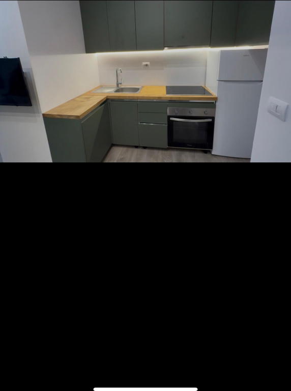 Shitet apartament ne Ali Dem tek Kompleksi Mangalem