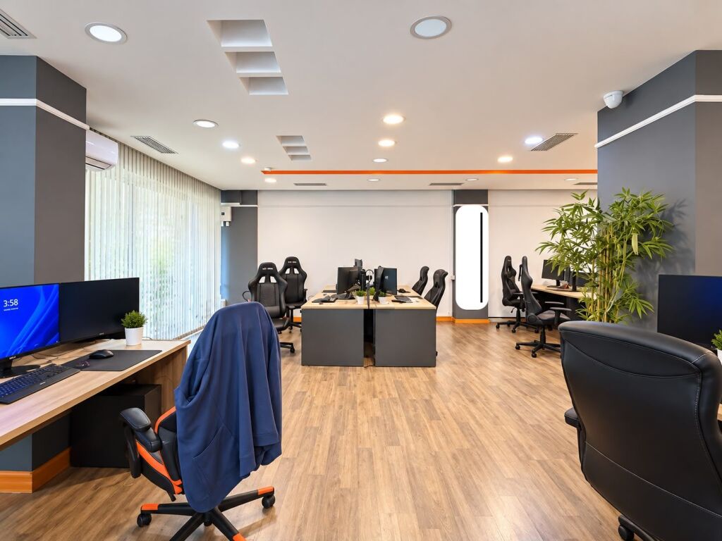 # IN AFFITTO: UFFICIO (202m²) – OPEN SPACE 📍 Tra Piazza Wilson e lo Stadio Dinamo – 150.000 ALL/Mese – Posizione Perfetta | 2° Piano, Altezza 4m || NON ARREDATO
