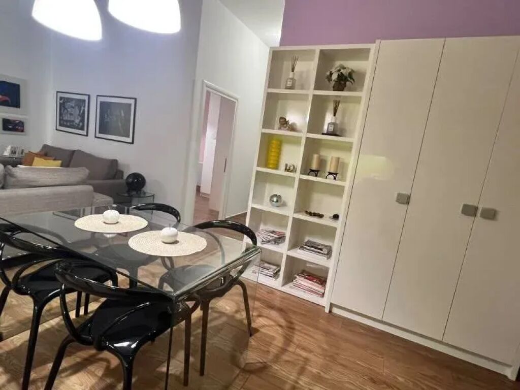 JEPET ME QIRA APARTAMENT 2+1 PRANE KOMUNES SE PARISIT