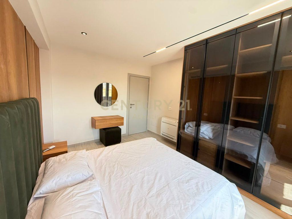 SHITET SUPER APARTAMENT 2+1 I INVESTUAR NË ÇDO DETAJ – HYRJA E DURRËSIT 130,000 € PALLAT EKZISTUES