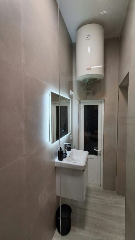 🏡 JEPET ME QIRA APARTAMENT 1+1 – RRUGA E BARRIKADAVE