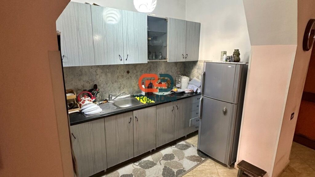 Tek Stadiumi Dinamo, Shitet Apartament 2+1 Per Biznes !!