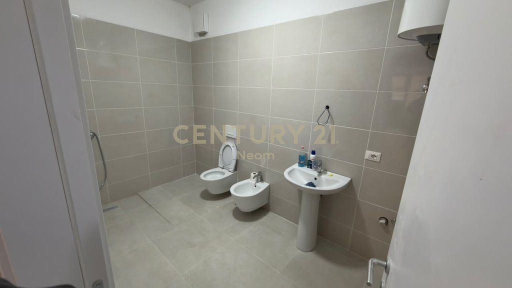 APPARTAMENTO 2+1+2 IN AFFITTO | 130 M² | XHELUKS, STRADA DI ELBASAN