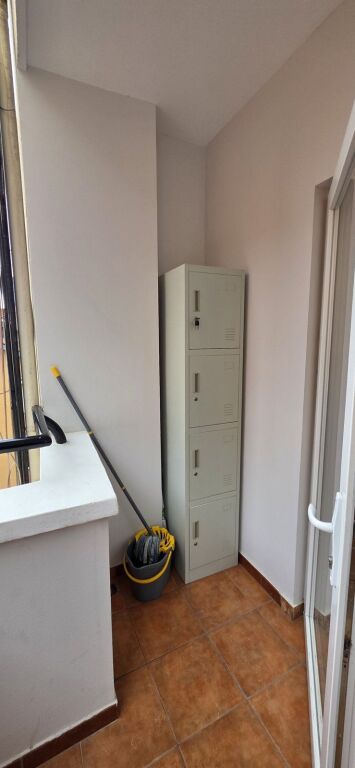 Apartament 2+1 i sapo rinovuar në ish-Bllok, përballë Sky Tower