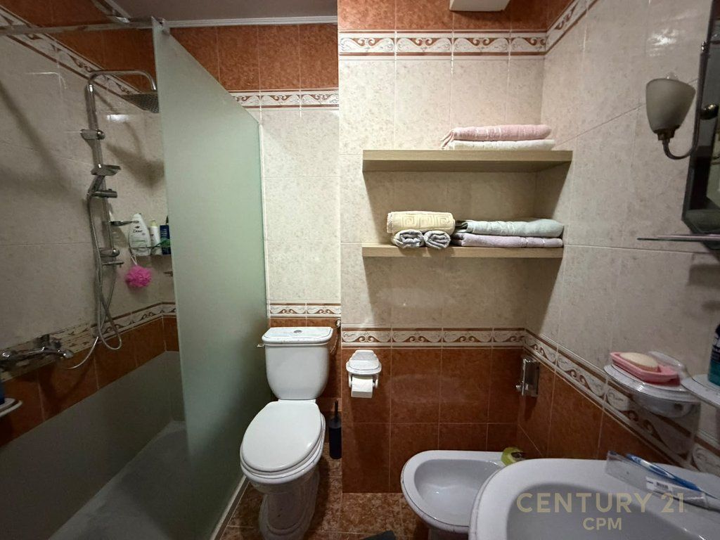 Duplex 2+1 in affitto vicino alla scuola Emin Duraku 1.100 € /Mese 100.000 Lek /Mese