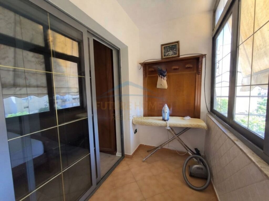 Shitet, Apartament 2+1, Rruga Fortuzi, Tirane .