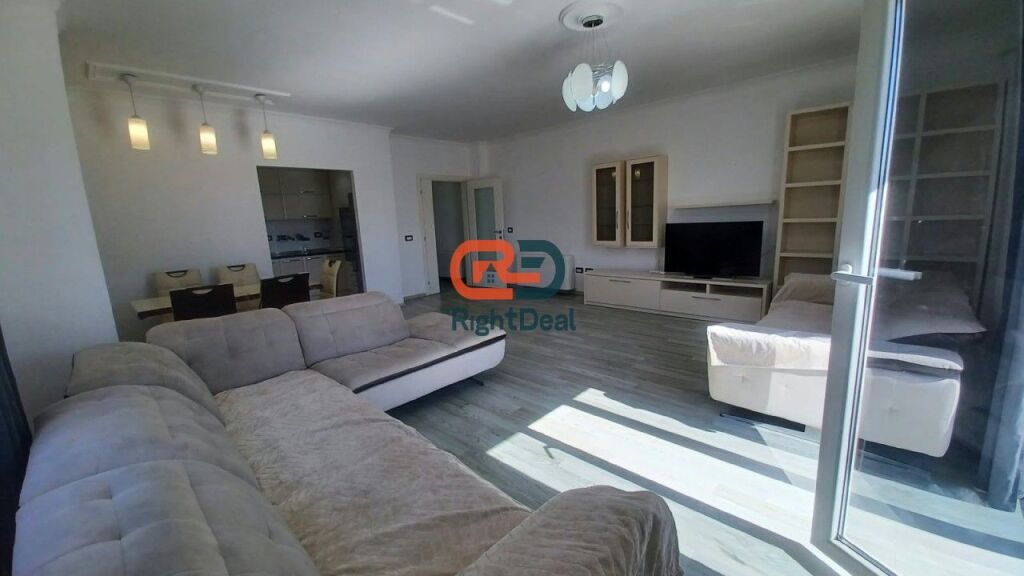 Tek Selvia, Jepet Me Qira, Apartament 1+1+Verande, Gati Per Banim !!!