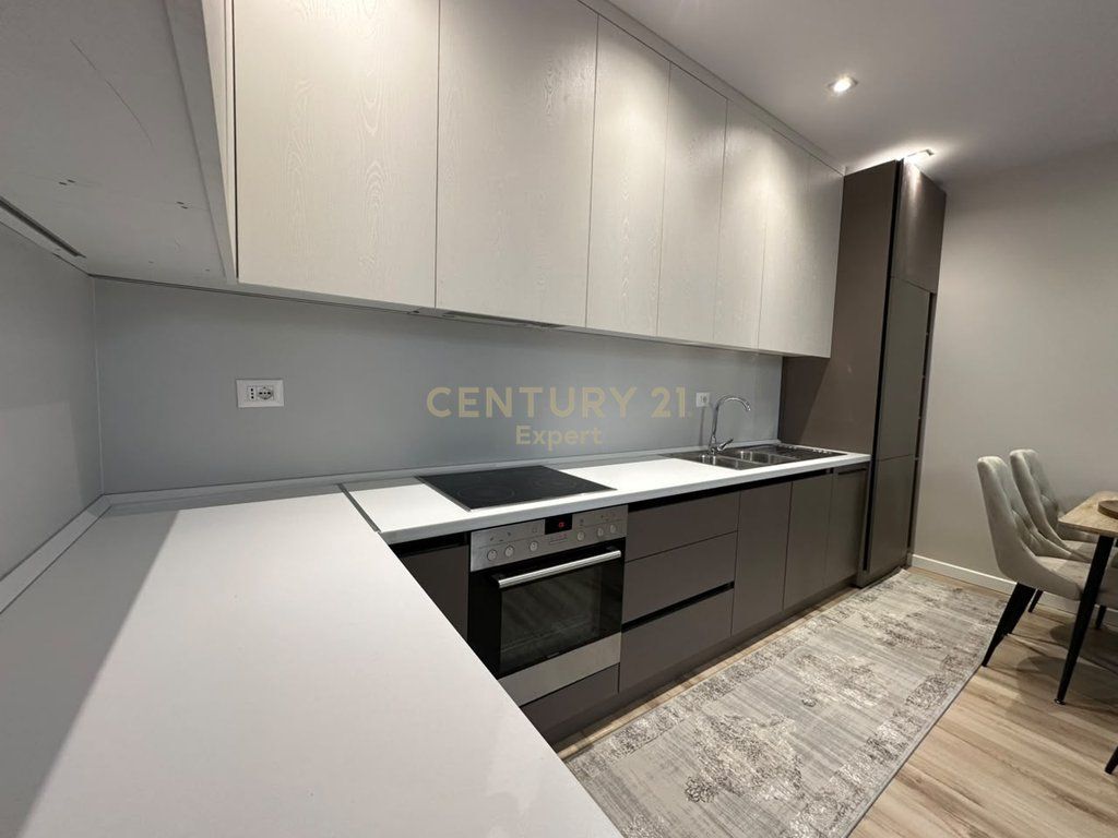 APARTAMENT 2+1+POST PARKIMI PER QIRA TEK ISH FUSHA E AVIACIONIT