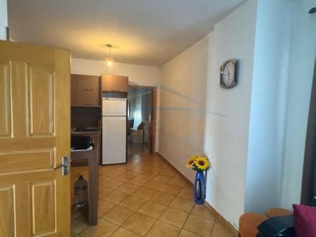Shitet , Apartament 2+1, Rruga Shefqet Kuka , Fresk