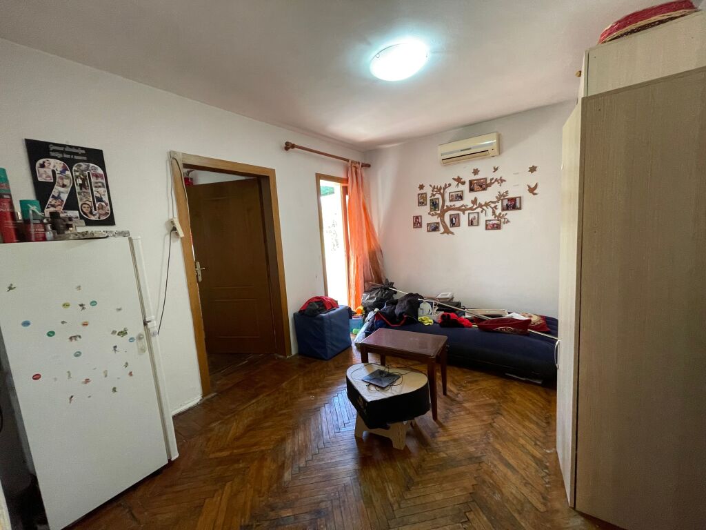 JEPET ME QIRA ZYRE PRANE QENDRES TË TIRANËS