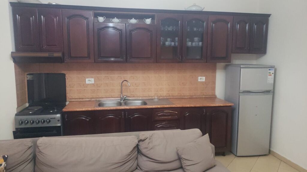 Jepet me qira 2+1+1 LAPRAKE 50.000 leke