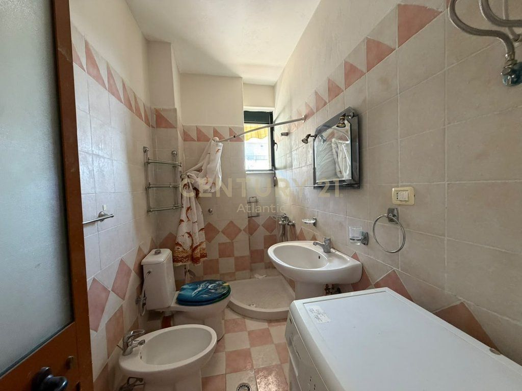 Shitet Apartament 1+1 ne Plazh Iliria, Durres!