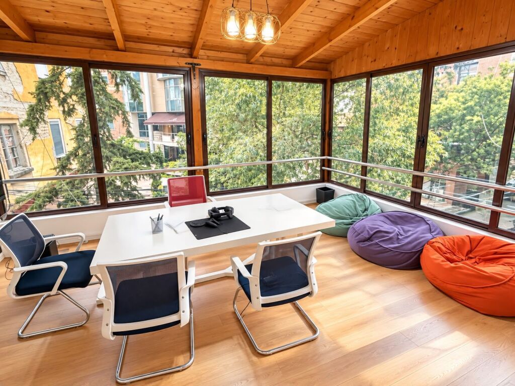 # IN AFFITTO: UFFICIO (202m²) – OPEN SPACE 📍 Tra Piazza Wilson e lo Stadio Dinamo – 150.000 ALL/Mese – Posizione Perfetta | 2° Piano, Altezza 4m || NON ARREDATO