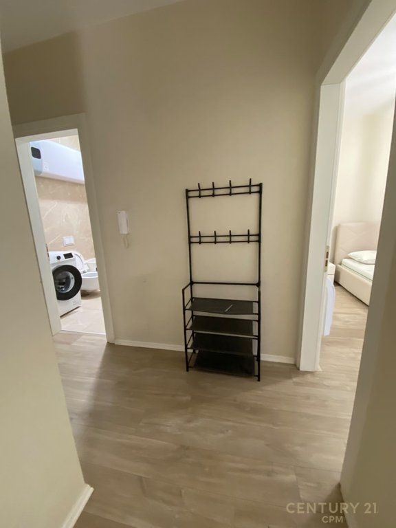 Jepet me Qira Apartament Modern 2+1+2 tek Liqeni Thatë