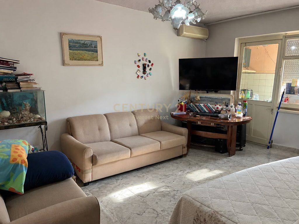 SHITET APARTAMENT 1+1 – PËRBALLË MINISTRISË SË JASHTME, TIRANË 140,000 € 12,700,000 Lekë