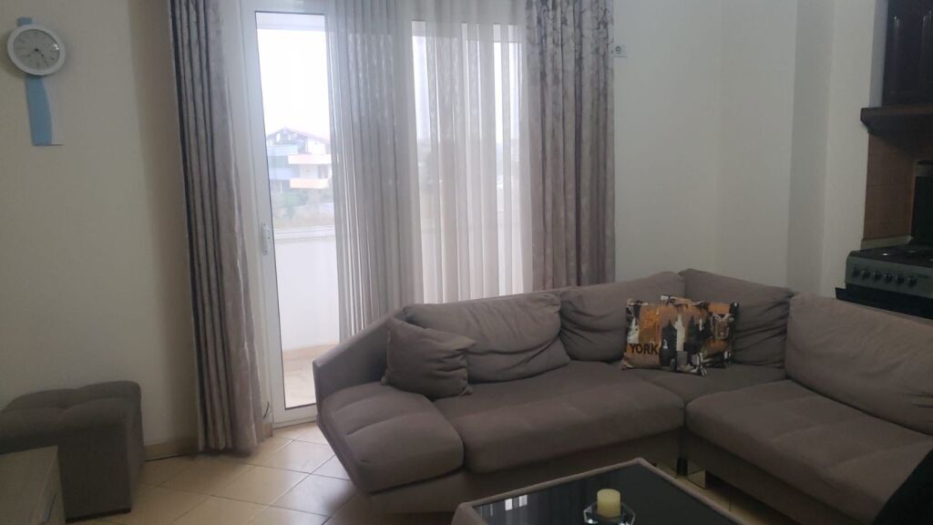 Jepet me qira 2+1+1 LAPRAKE 50.000 leke