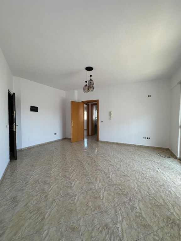 Shitet Apartament 2+1 ne Plazh