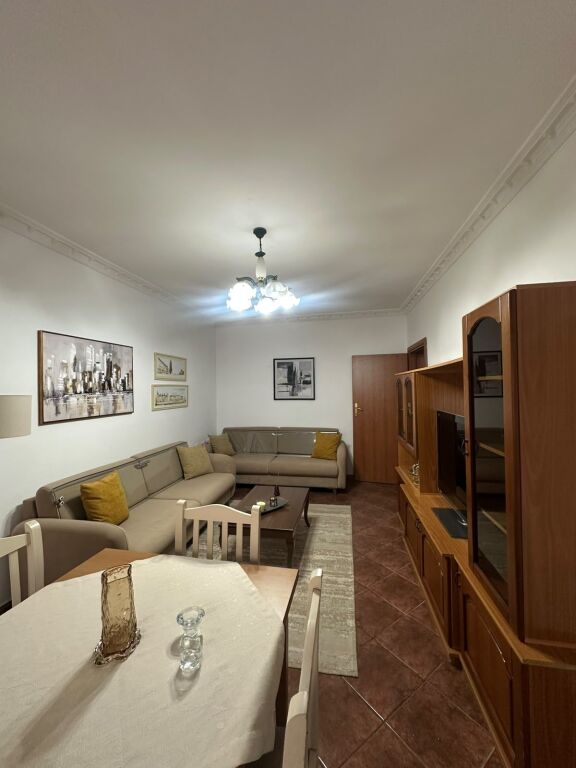Apartament 2+1+ Ballkon me qira – Pranë Liceut Artistik !